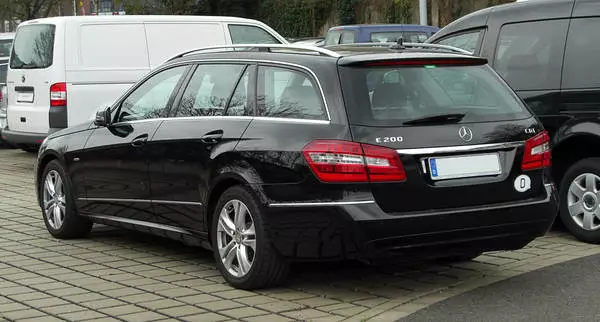 Mercedes-Benz E 200 1.8dm3 benzyna 207 L3S8M0 JZAAA412